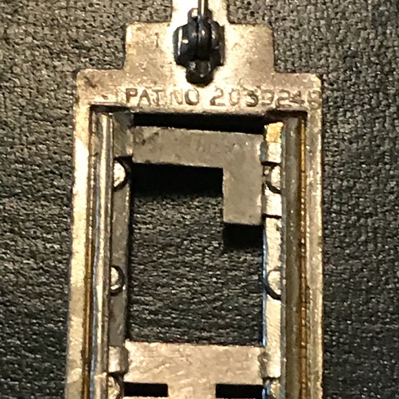 Beautiful vintage brooch with crystals LH initials - Picture 4 of 6